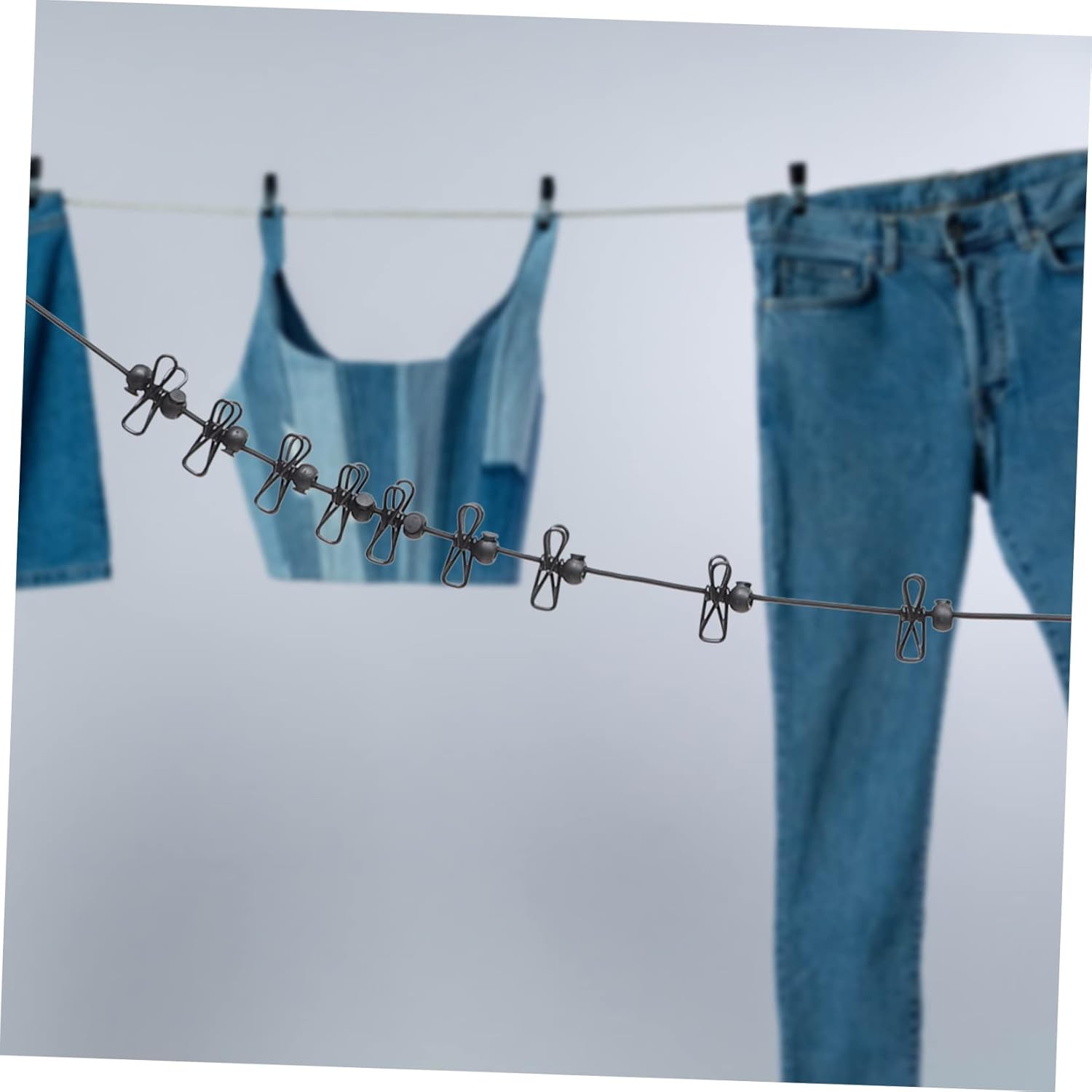 Franghie elastică retractabilă pentru uscarea rufelor, cu accesorii de agatat