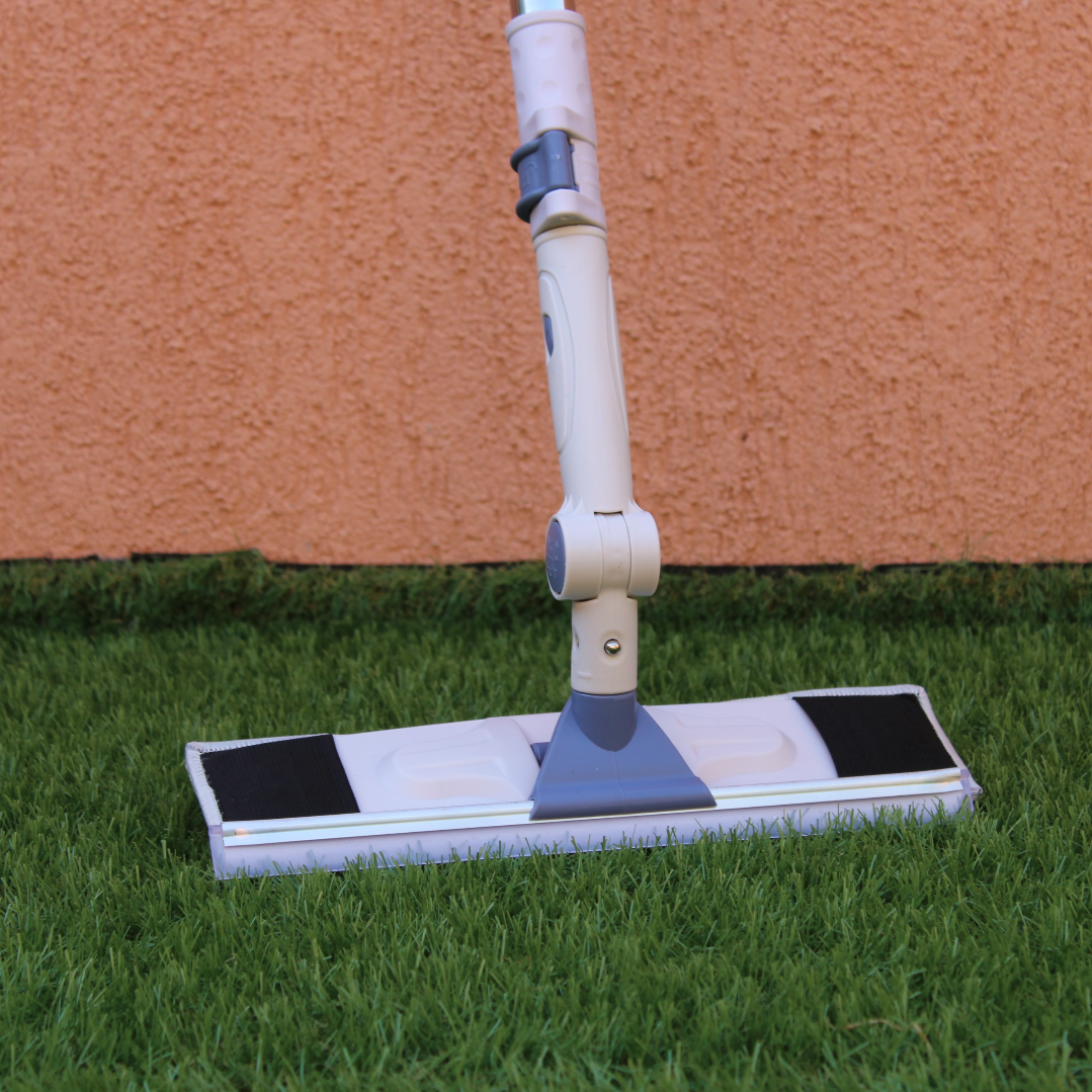 Pachet Mop  cu rotire180 grade, cu laveta microfibra si racleta din silicon + 2 rezerve microfibra